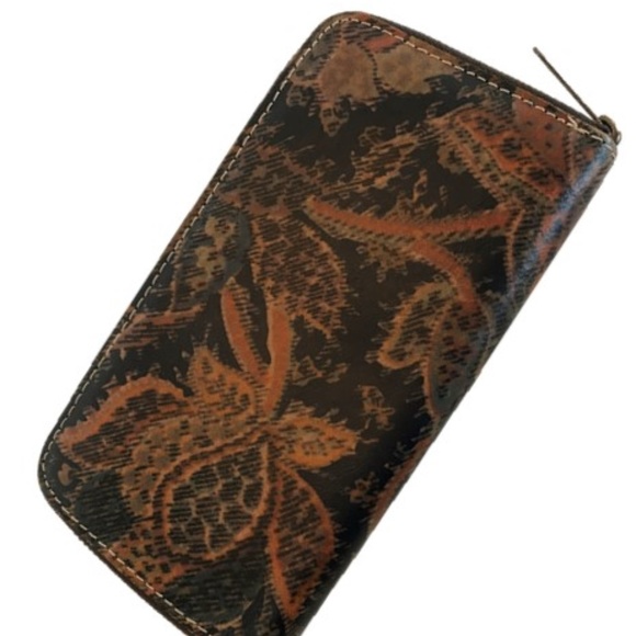 Patricia Nash Handbags - PATRICIA NASH "VIGO ZIP" LEATHER WALLET SM CLUTCH